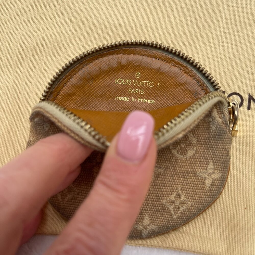 Louis Vuitton Canvas Monogram Vinage Round Coin Purse - Picture 3 of 9